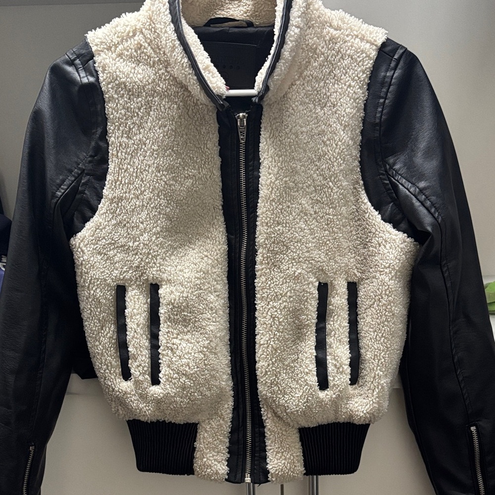Girls Blank NYC Black and Cream Sherpa Kids Jacket Size XL